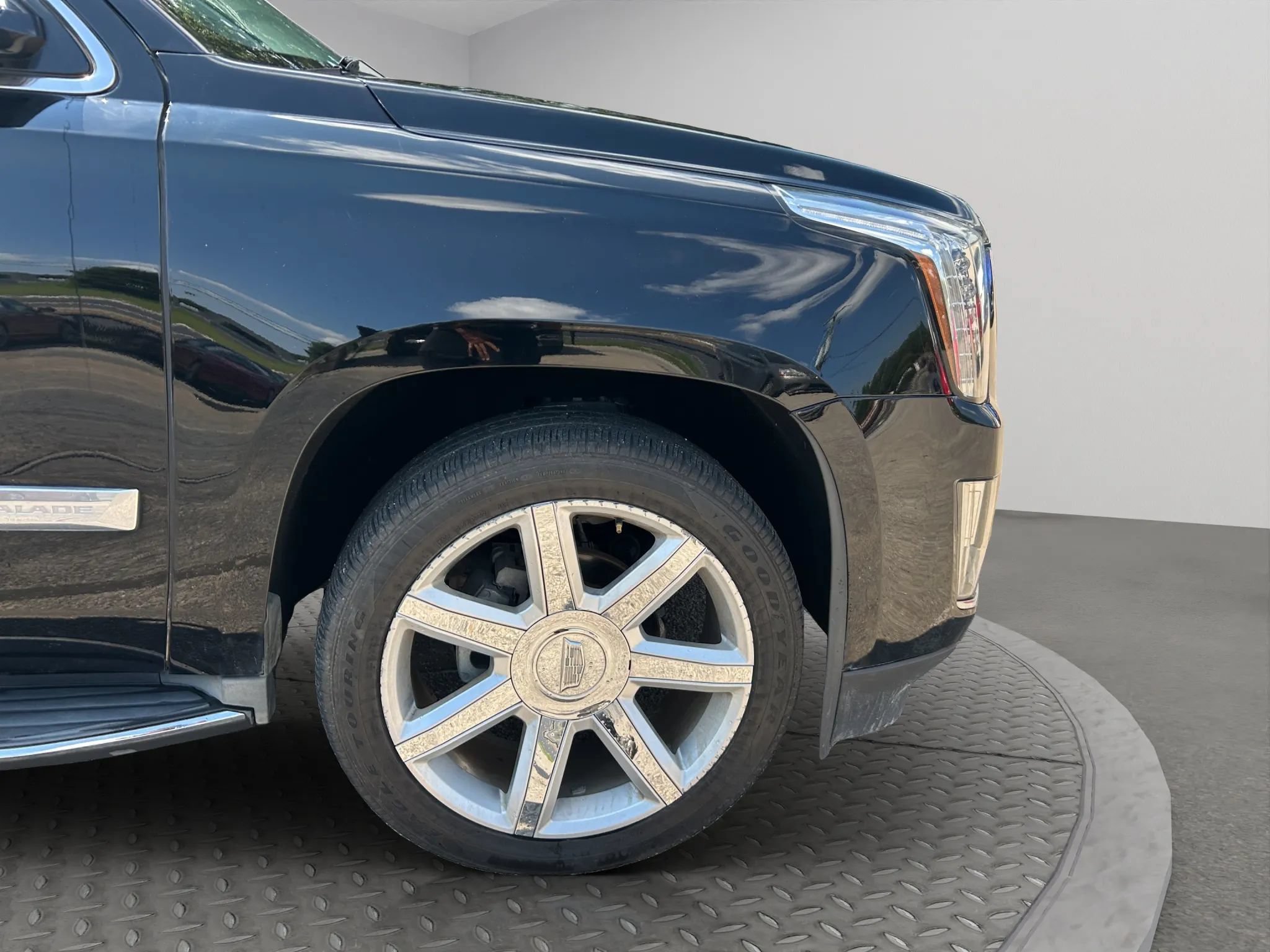 Used 2016 Cadillac Escalade Luxury RWD image 26