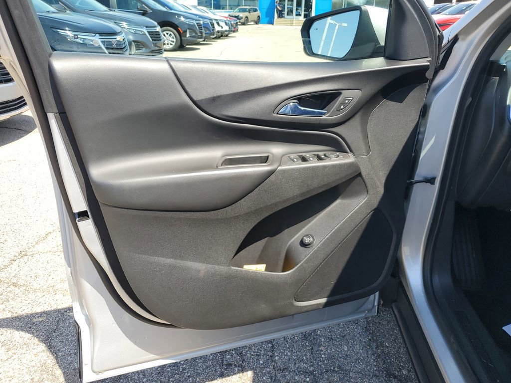 Used 2020 Chevrolet Equinox LT w/ Driver Convenience Package FWD image 21