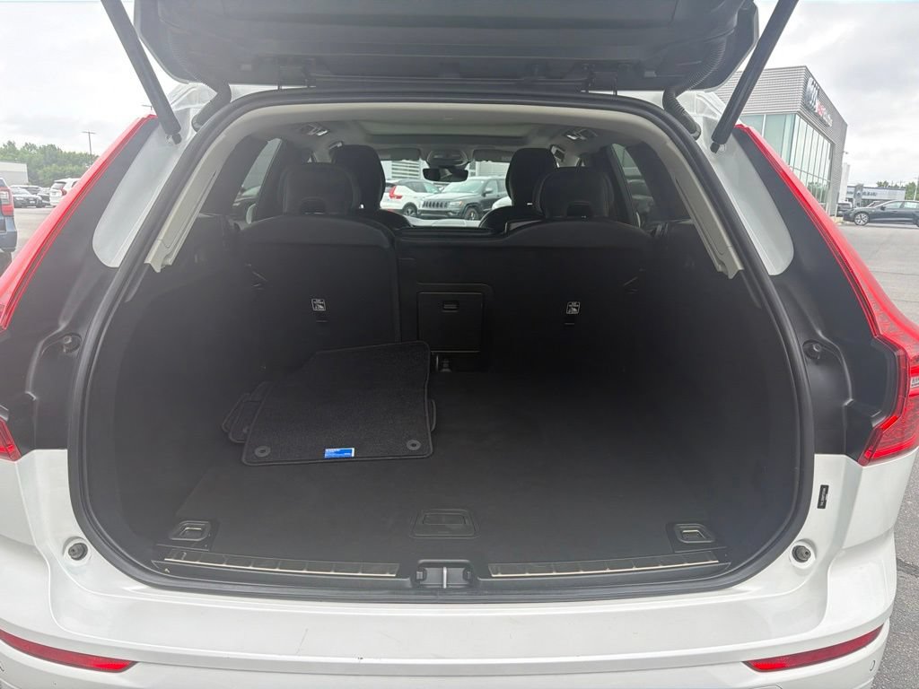 Used 2023 Volvo XC60 B5 Plus w/ Climate Package AWD/4WD image 5