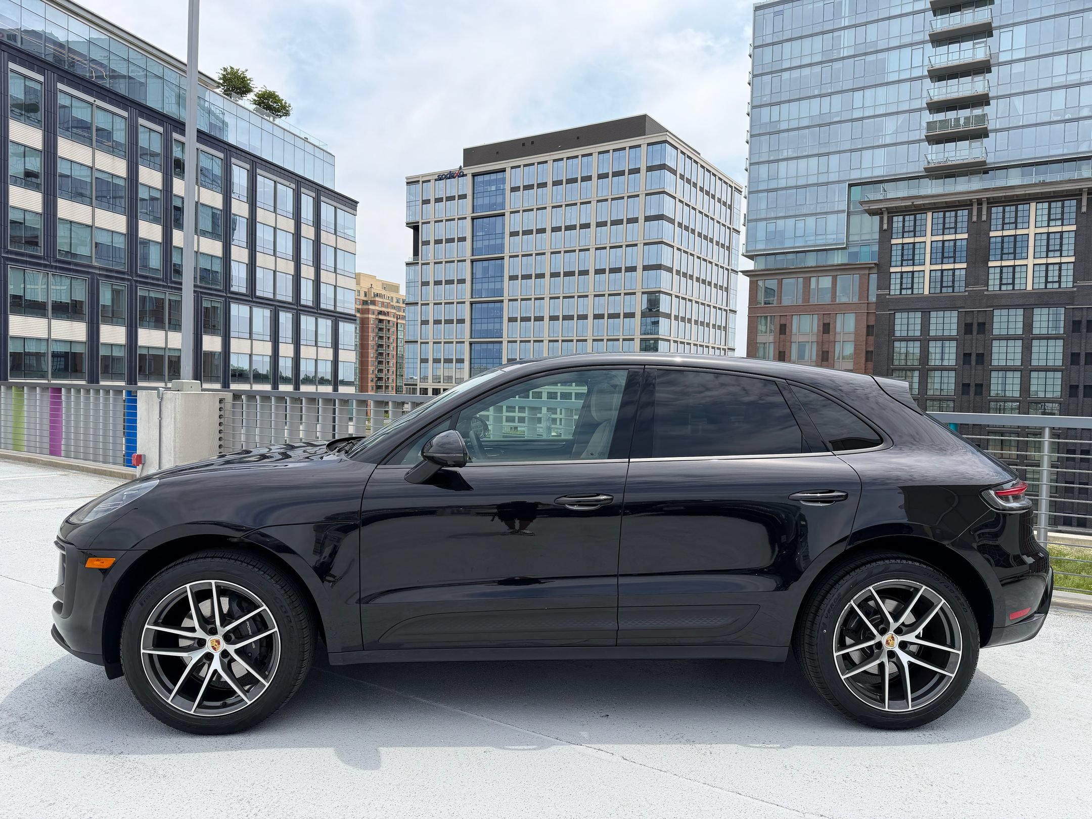 Certified 2023 Porsche Macan AWD/4WD image 2