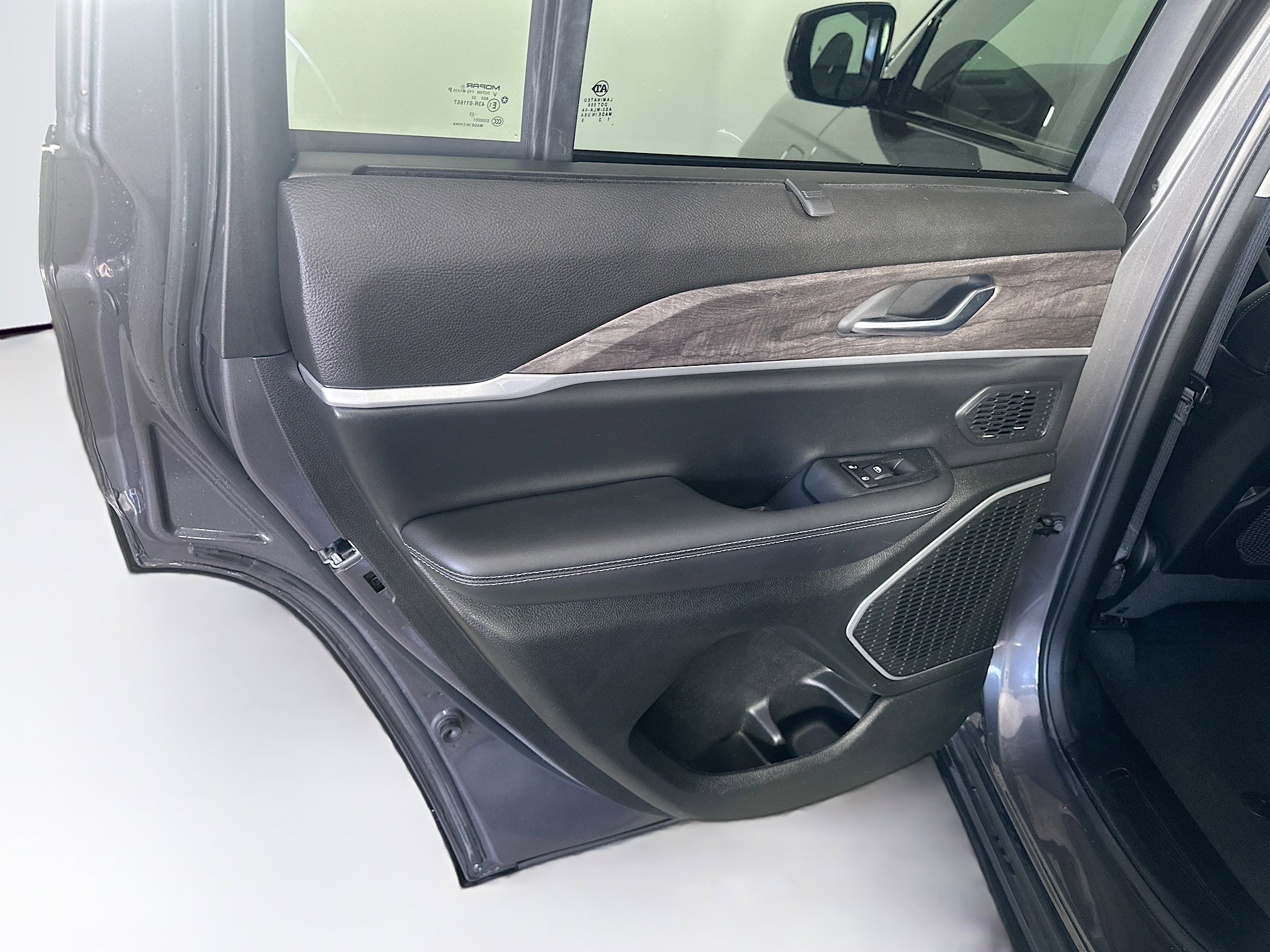 Used 2022 Jeep Grand Cherokee Limited 4xe w/ Luxury Tech Group II image 28