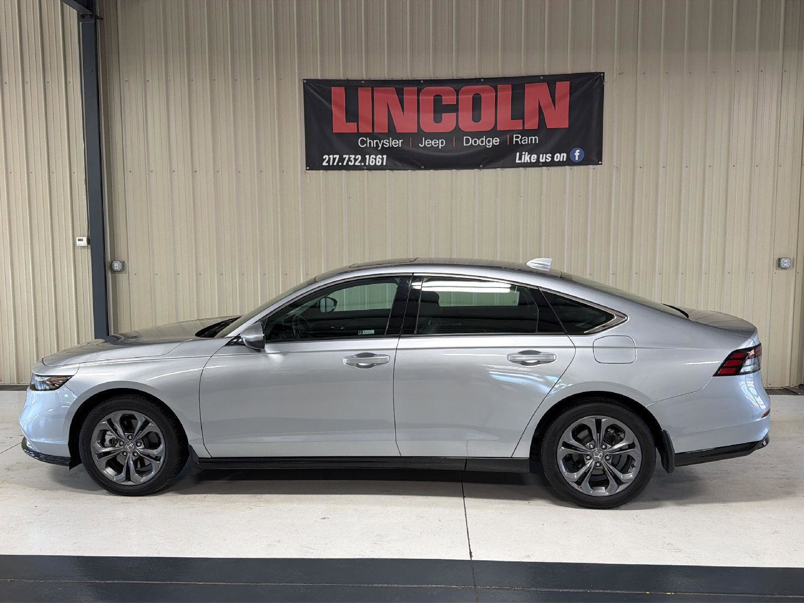 Used 2023 Honda Accord EX-L image 2