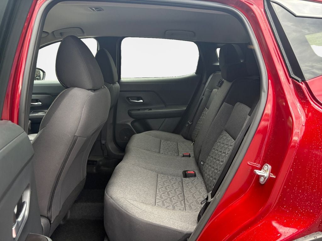 Used 2025 Nissan Kicks SV AWD/4WD image 24