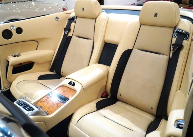 Used 2016 Rolls-Royce Dawn RWD image 23