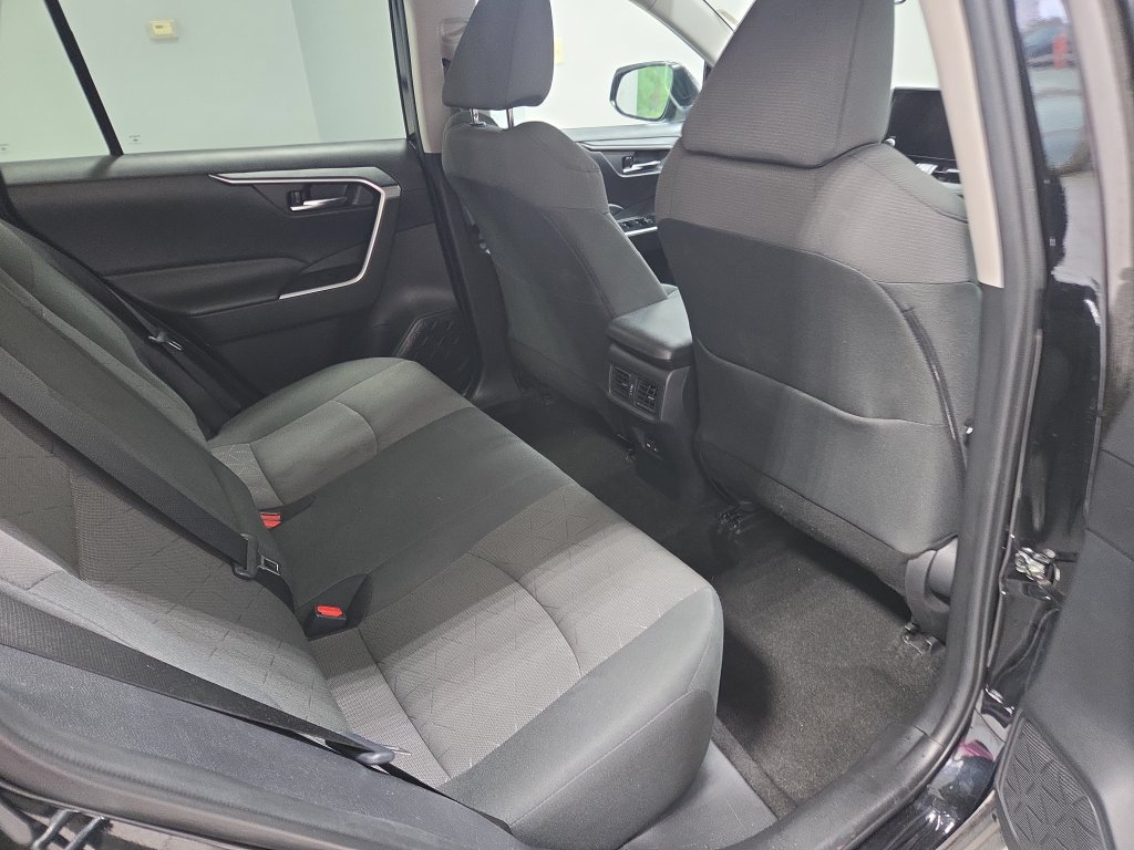 Used 2024 Toyota RAV4 XLE AWD/4WD image 17