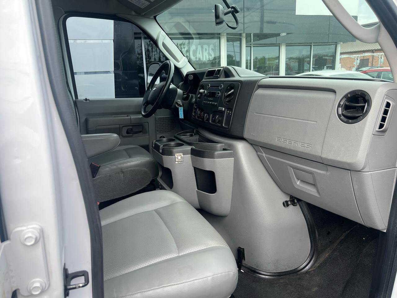 Used 2014 Ford E-350 and Econoline 350 Extended Super Duty RWD image 12