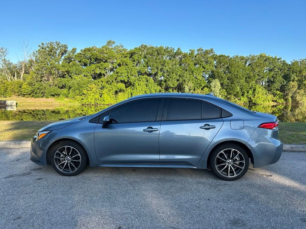 Used 2025 Toyota Corolla LE FWD image 2