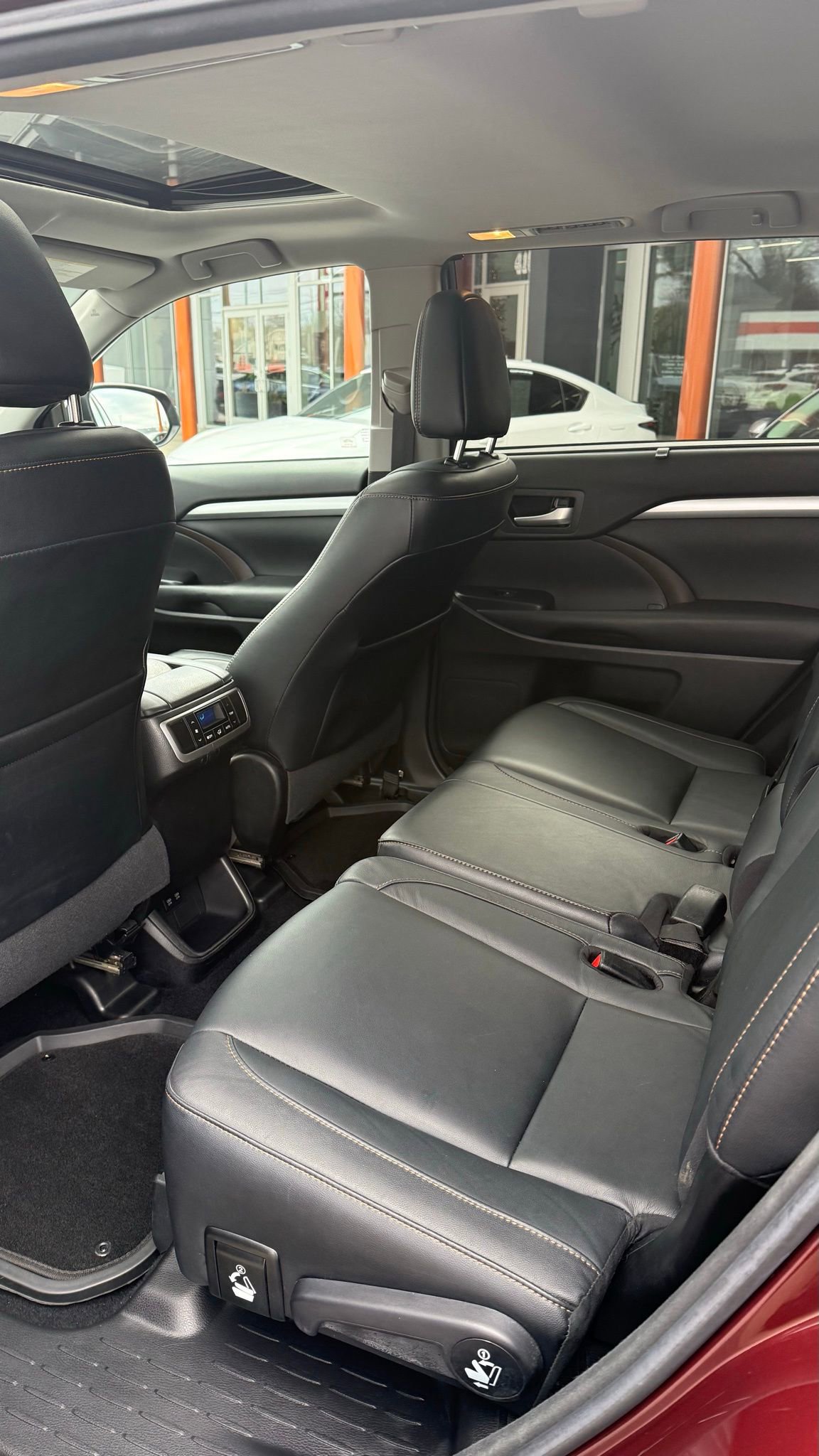 Used 2017 Toyota Highlander XLE image 34