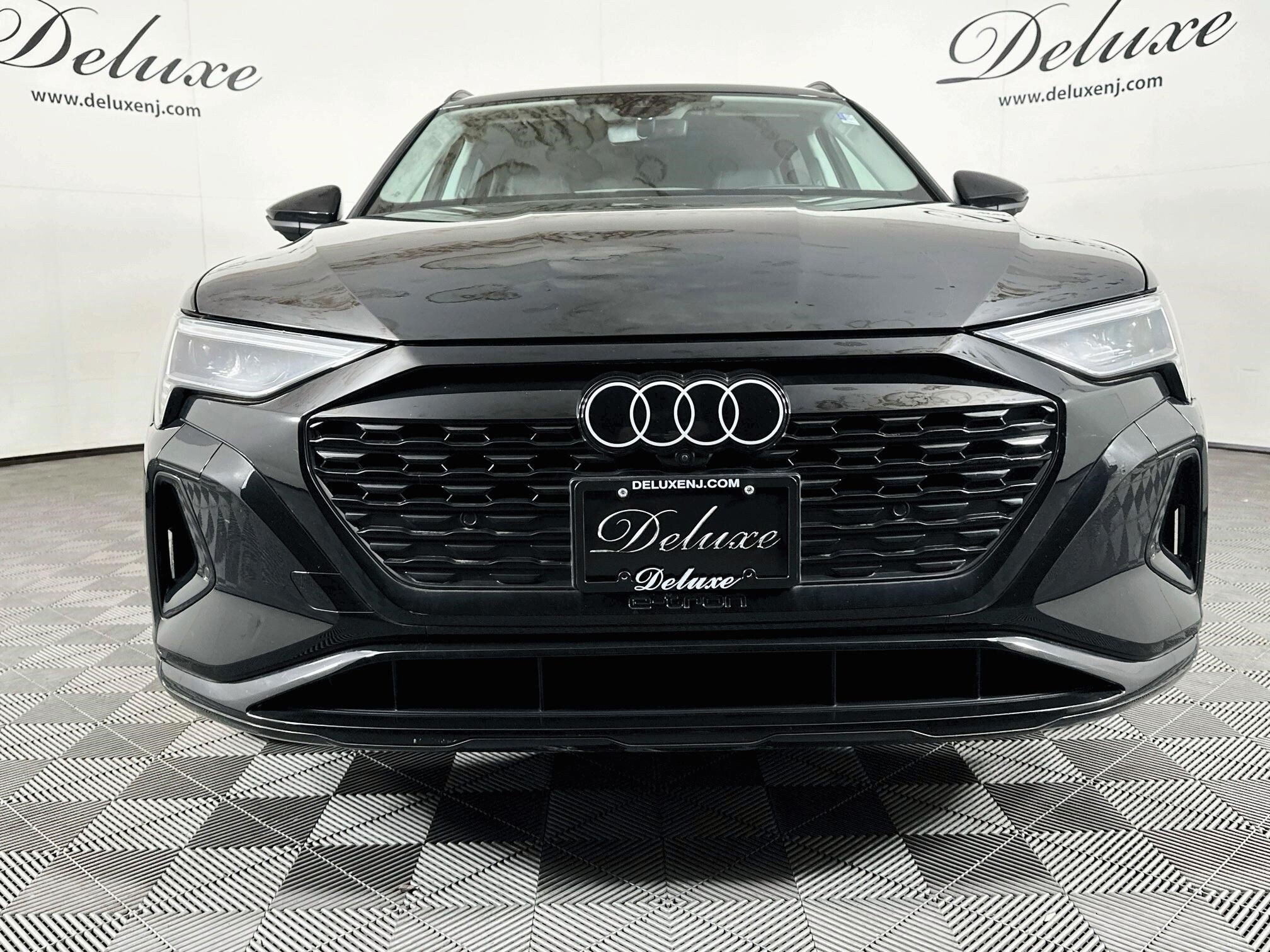 Used 2024 Audi Q8 e-tron Prestige w/ Prestige Package AWD/4WD image 2