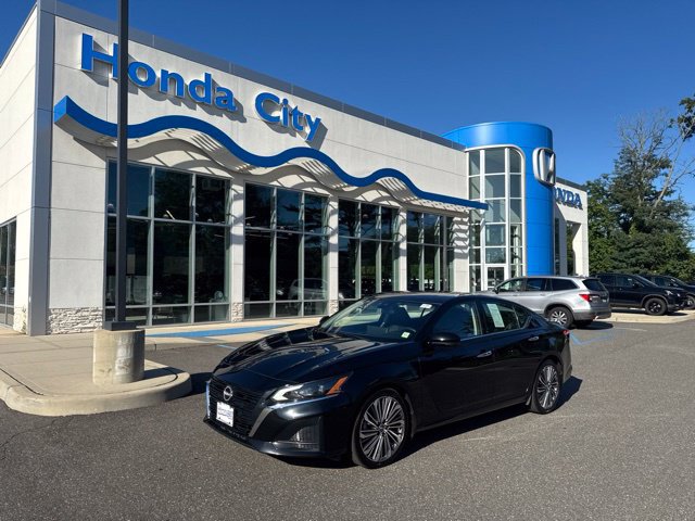 Used 2024 Nissan Altima 2.5 SL FWD image 2