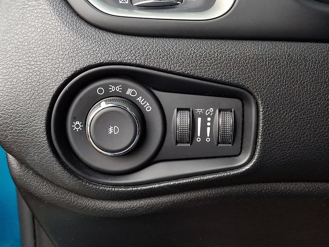 Used 2021 Jeep Renegade Latitude AWD/4WD image 24