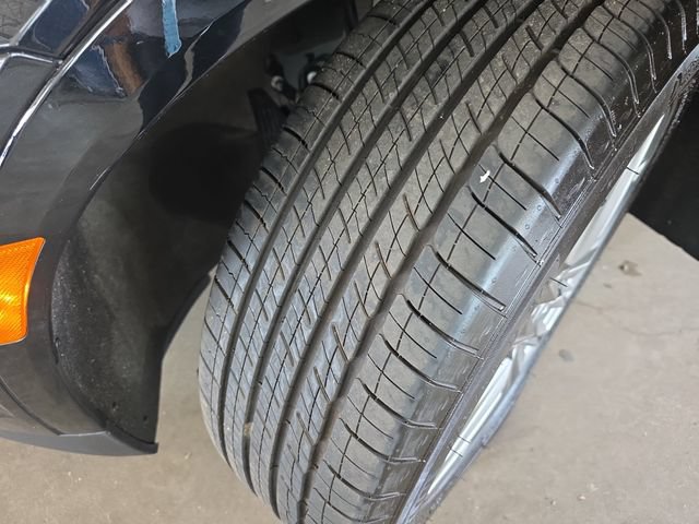 Certified 2024 Cadillac XT5 Sportv w/ LPO, Floor Liner Package AWD/4WD image 33