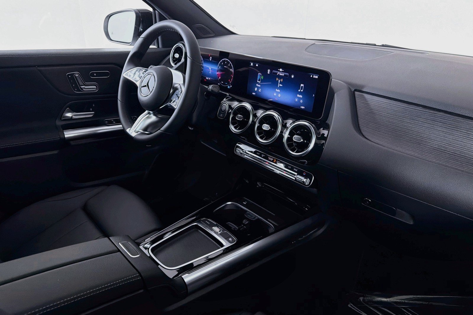 New 2026 Mercedes-Benz GLA 250 image 17