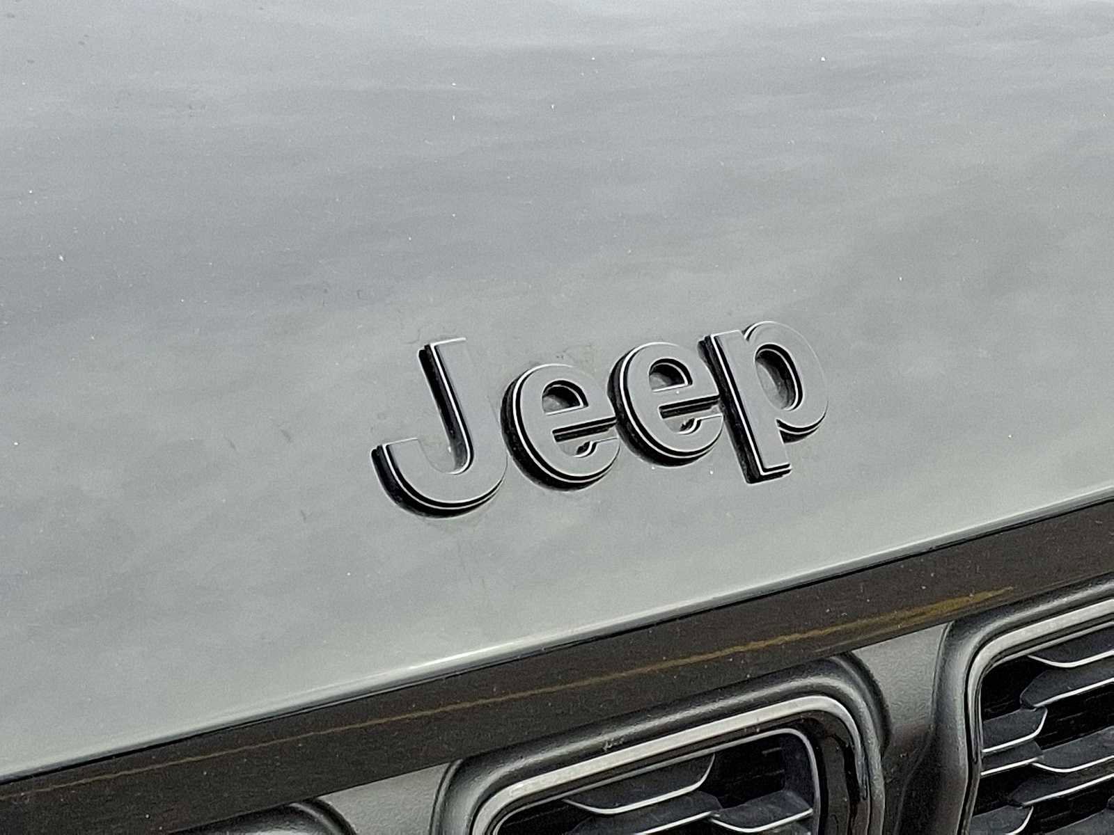 Used 2024 Jeep Grand Cherokee Altitude image 35