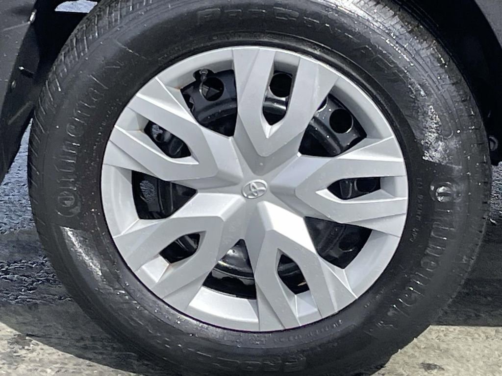 Used 2023 Toyota Corolla Cross L image 12