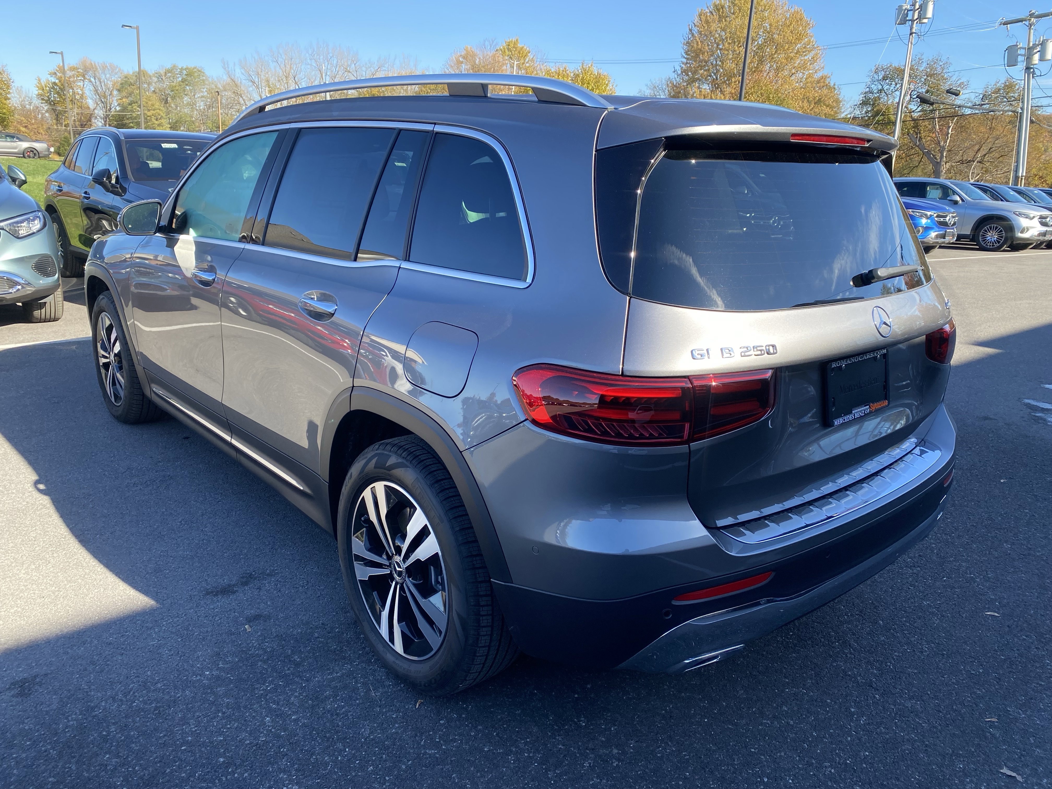 Used 2025 Mercedes-Benz GLB 250 4MATIC image 5