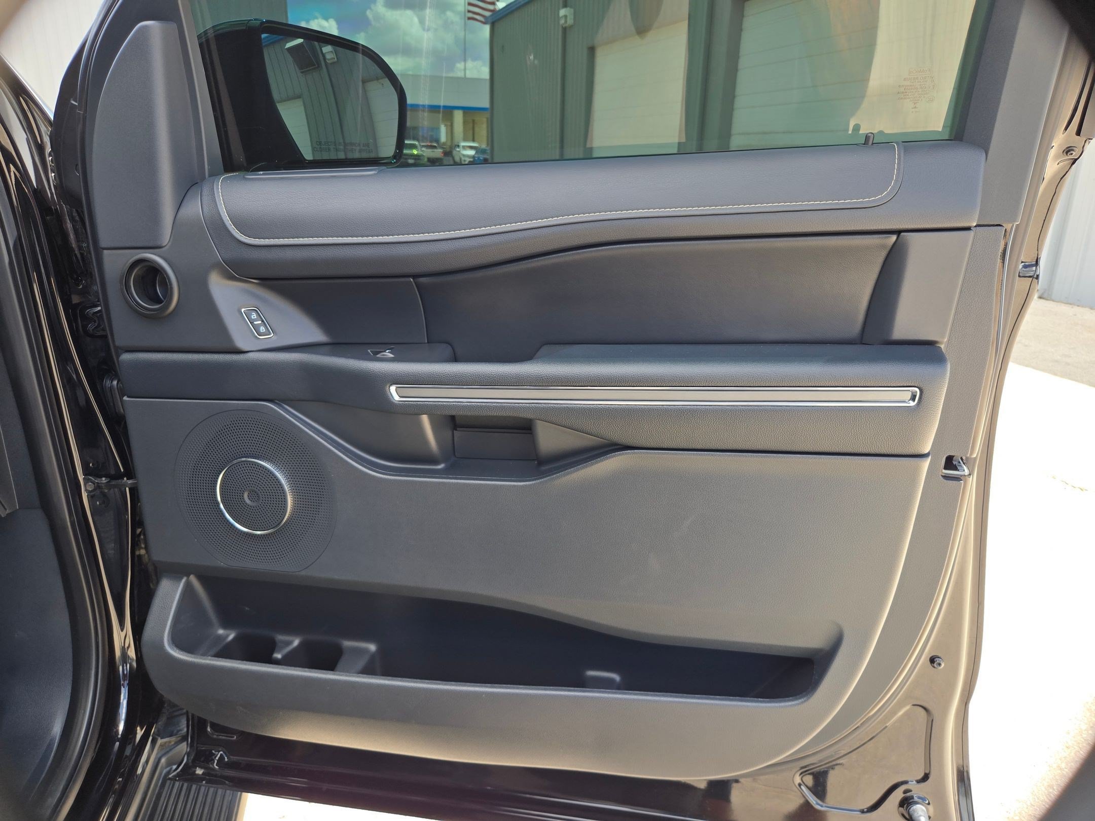 Used 2024 Ford Expedition XLT RWD image 29