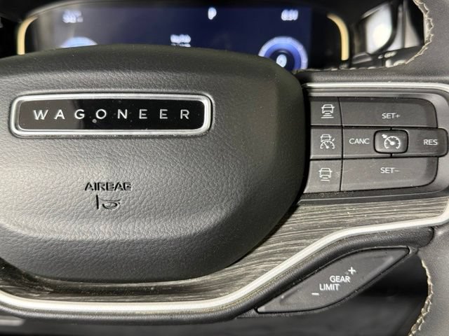 Used 2022 Jeep Wagoneer Series III w/ Premium Group I AWD/4WD image 32