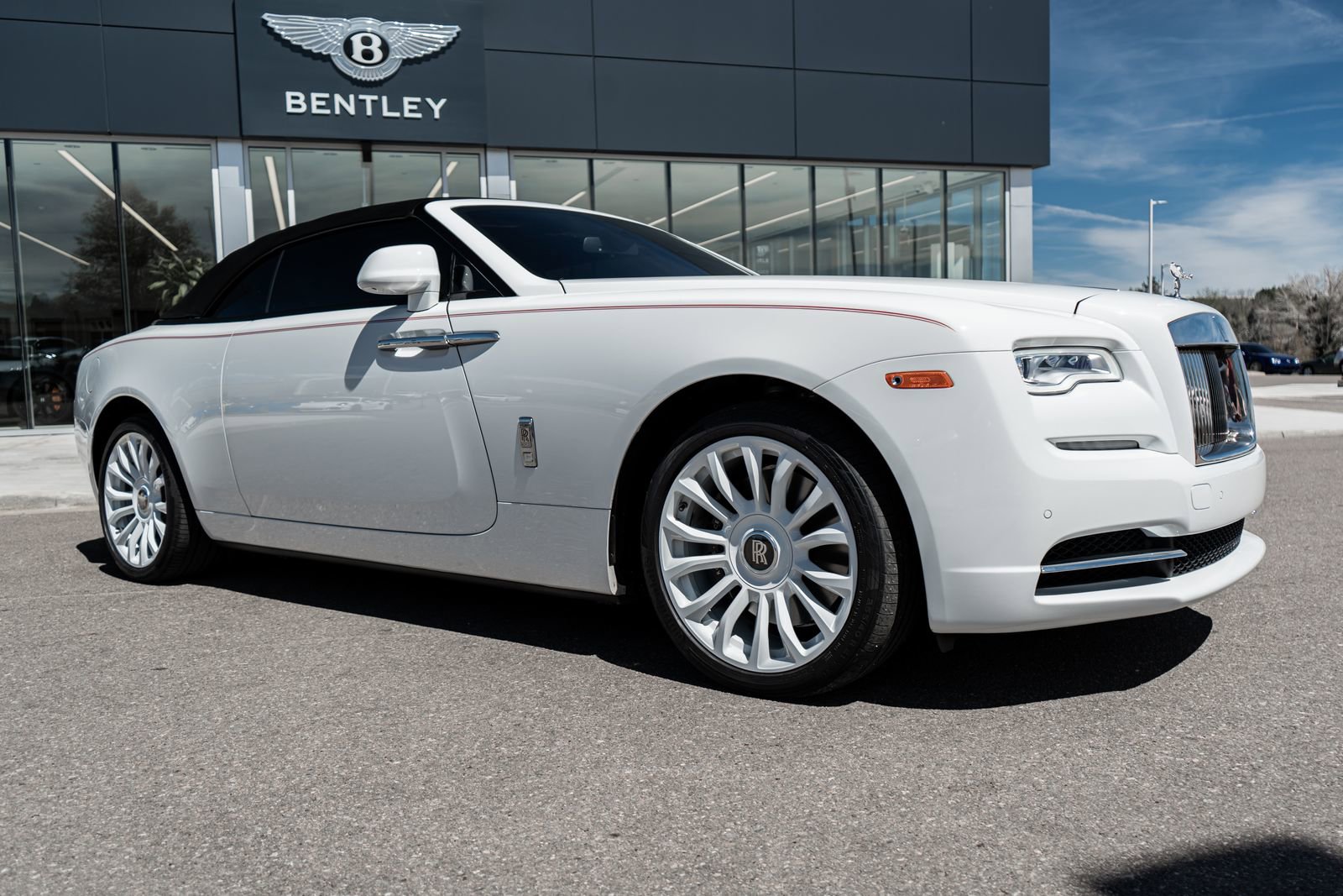 Used 2018 Rolls-Royce Dawn RWD image 19