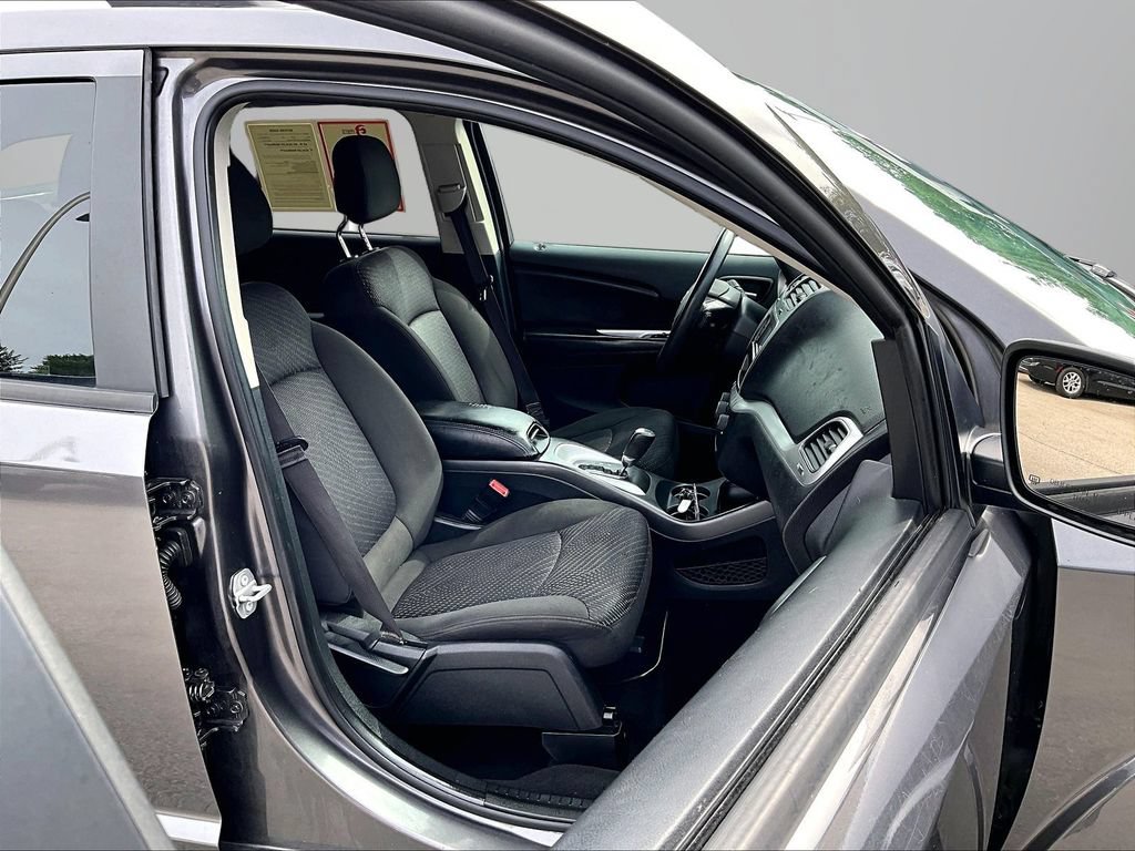 Used 2019 Dodge Journey SE FWD image 8