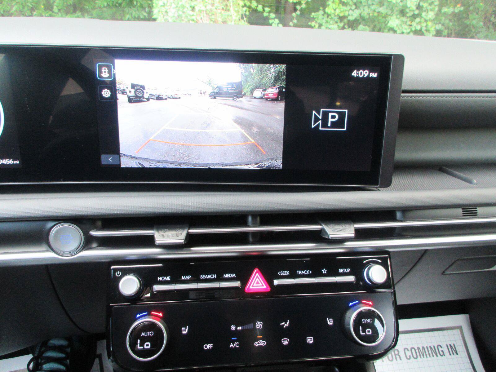Used 2025 Hyundai Santa Cruz SEL FWD image 13