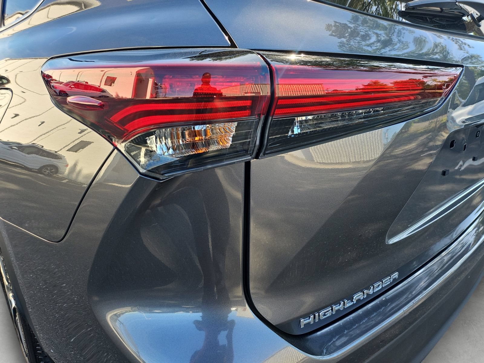 Used 2025 Toyota Highlander XLE FWD image 20