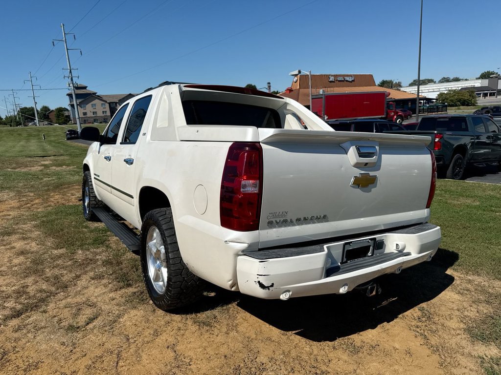 Used 2012 Chevrolet Avalanche LTZ AWD/4WD image 4