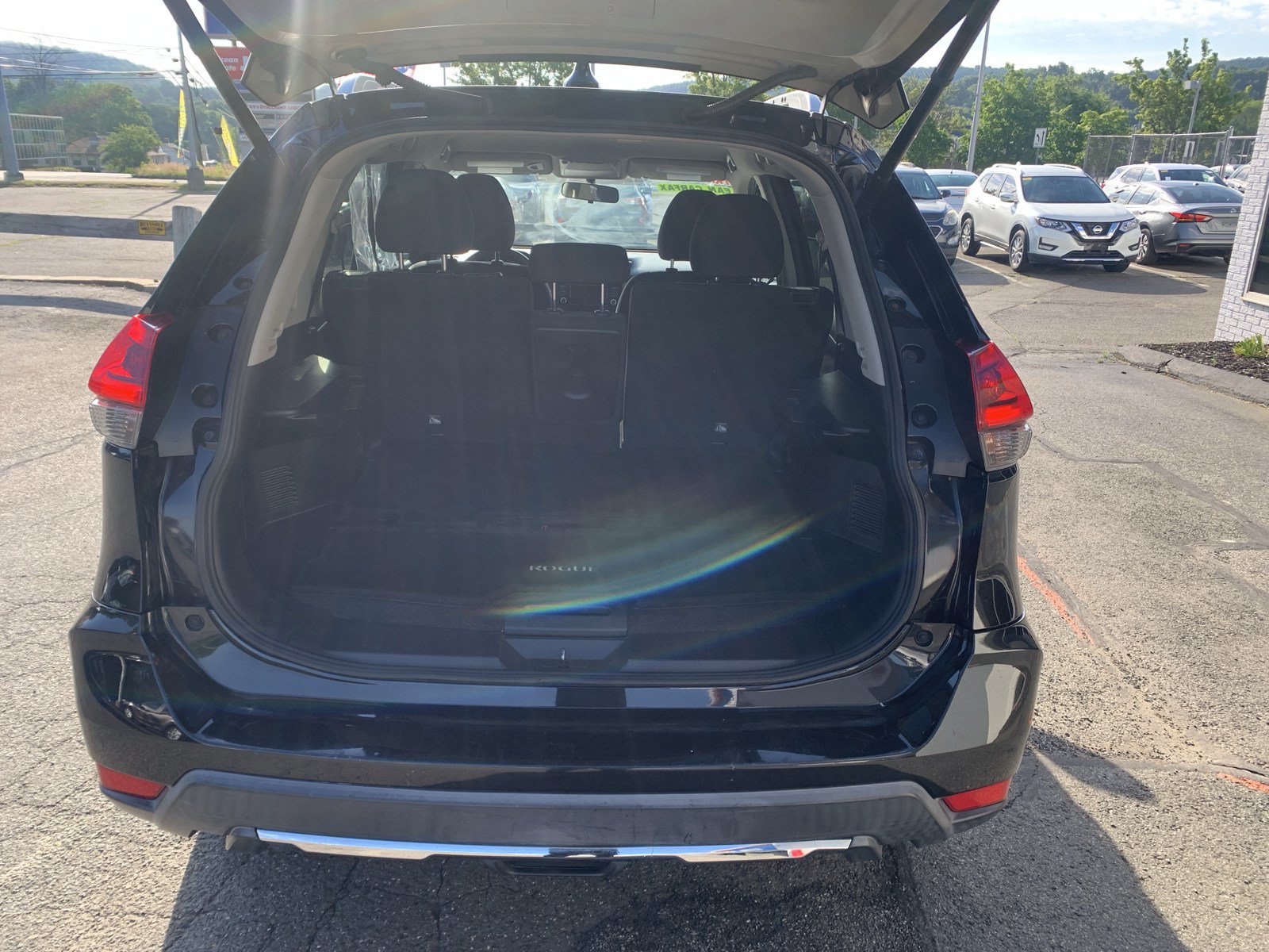 Used 2018 Nissan Rogue SV FWD image 7