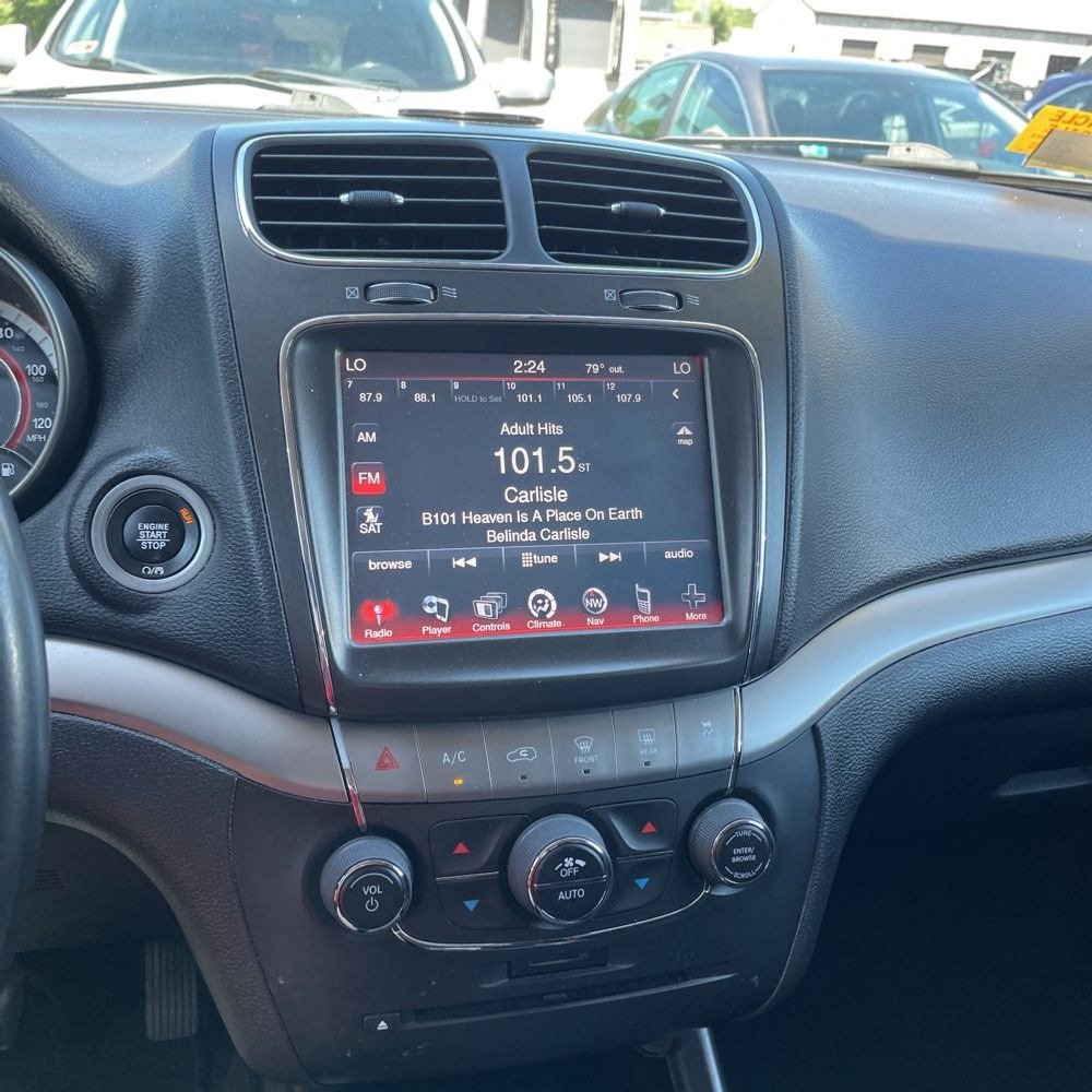 Used 2018 Dodge Journey Crossroad w/ Nav & Sun Group FWD image 9