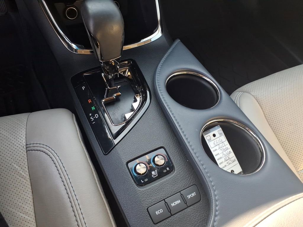 Used 2013 Toyota Avalon Limited image 8