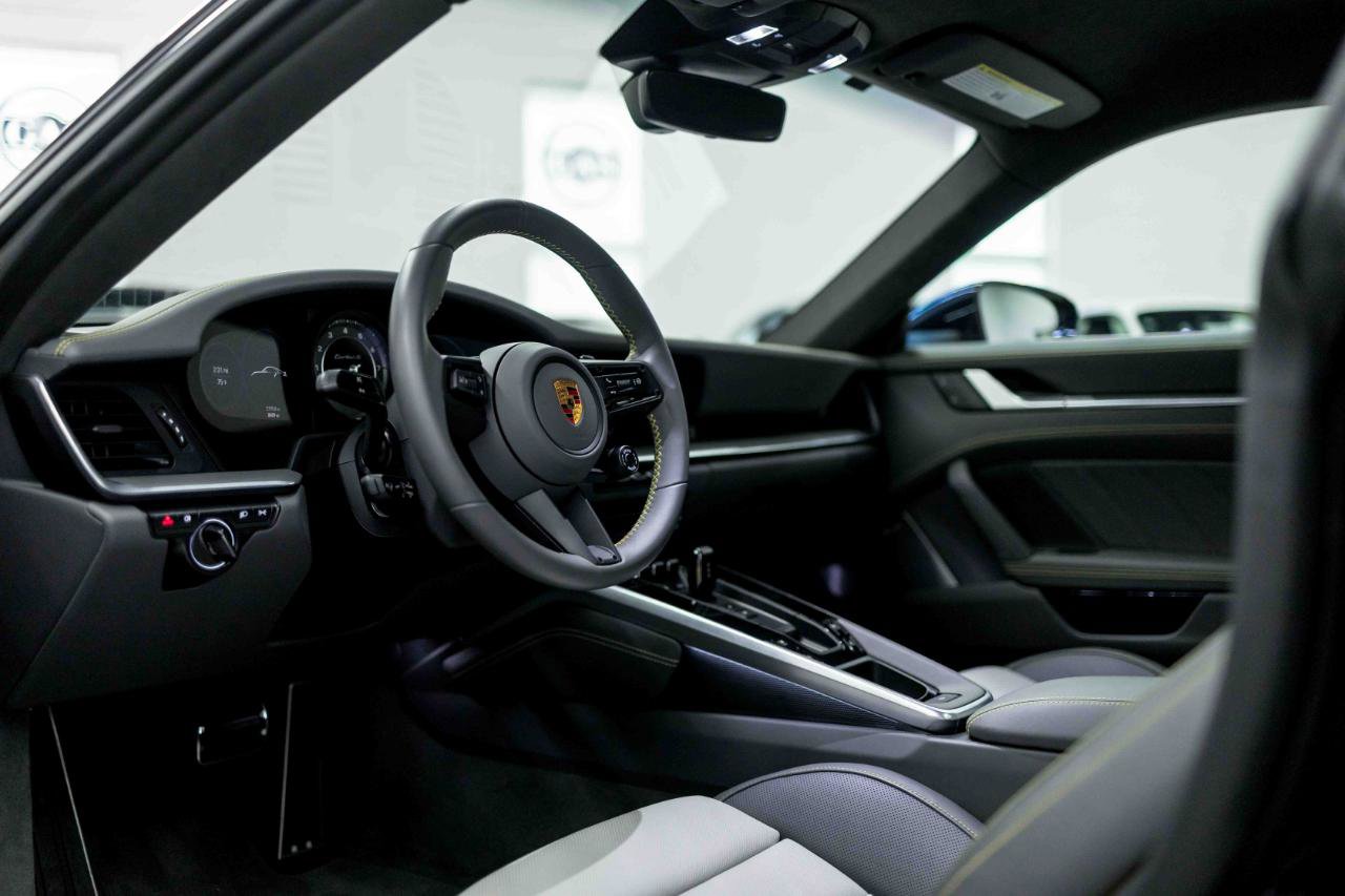Used 2022 Porsche 911 Turbo S AWD/4WD image 2