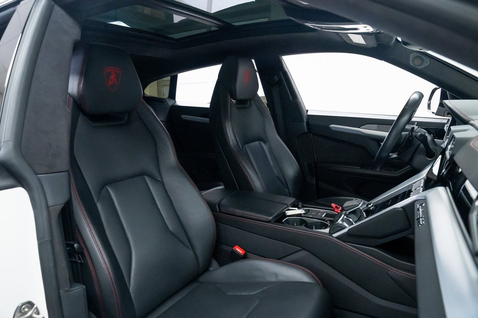 Used 2020 Lamborghini Urus image 26