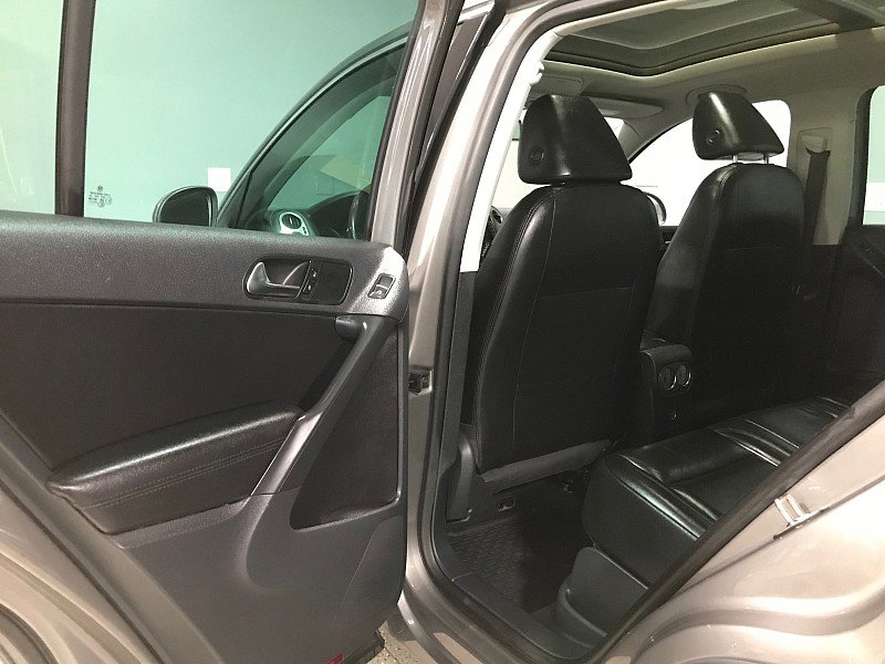Used 2011 Volkswagen Tiguan SEL FWD image 15