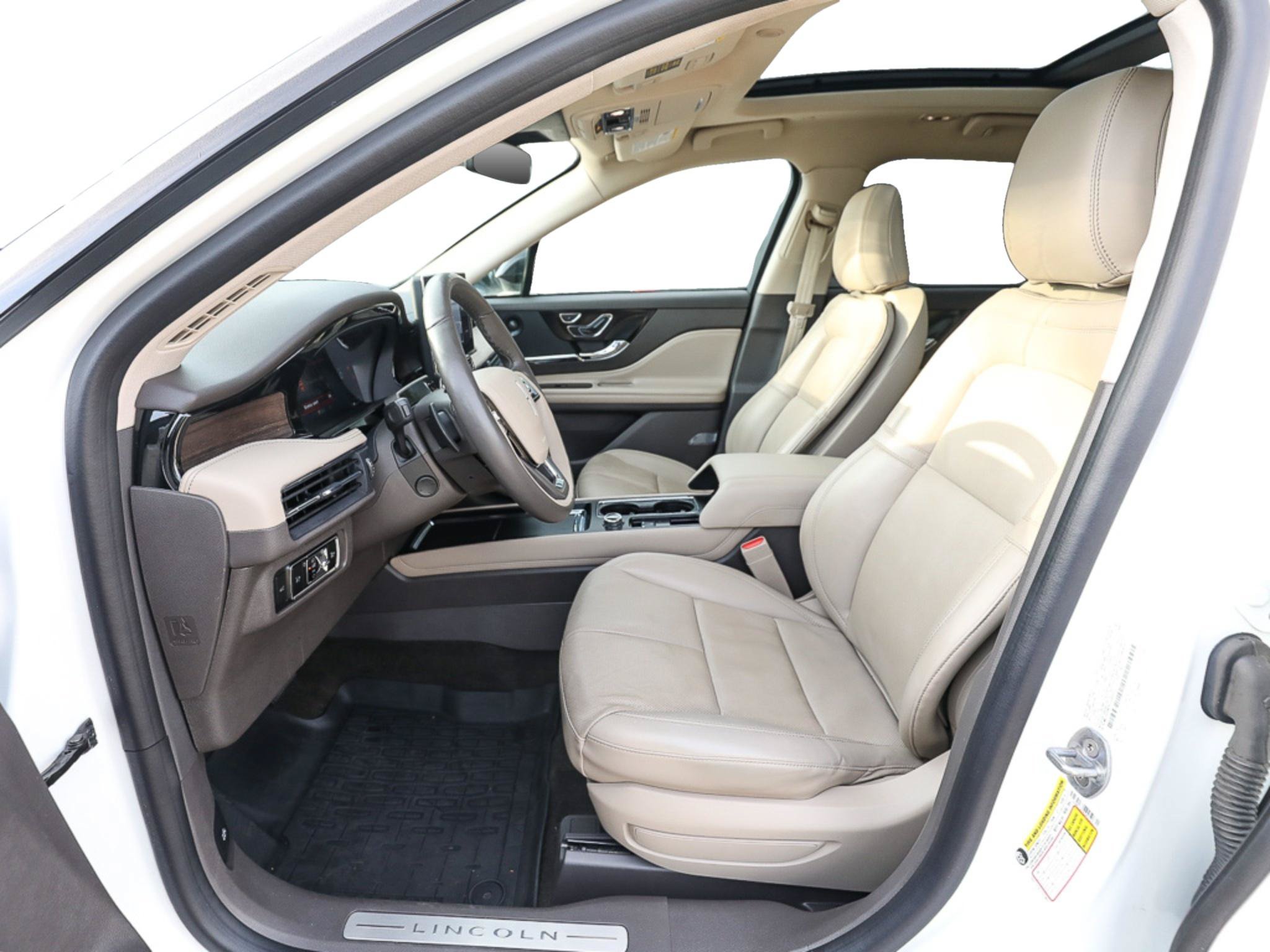 Used 2023 Lincoln Corsair Reserve w/ Equipment Group 202A AWD/4WD image 13