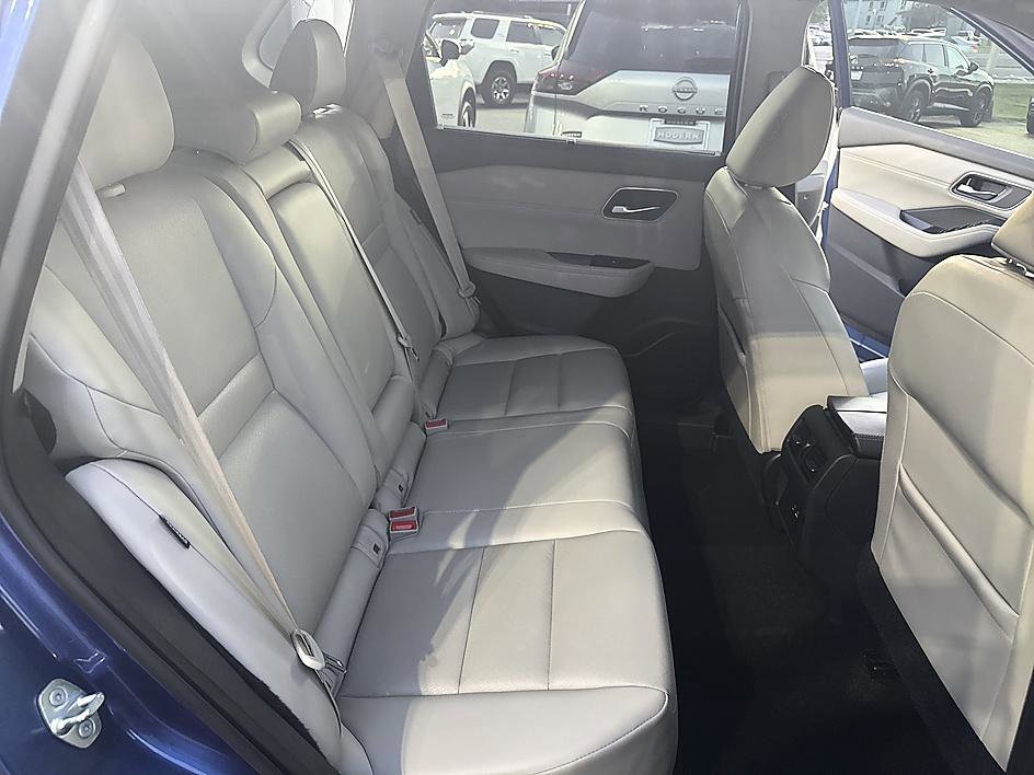 Certified 2021 Nissan Rogue SV w/ Premium Package FWD image 20