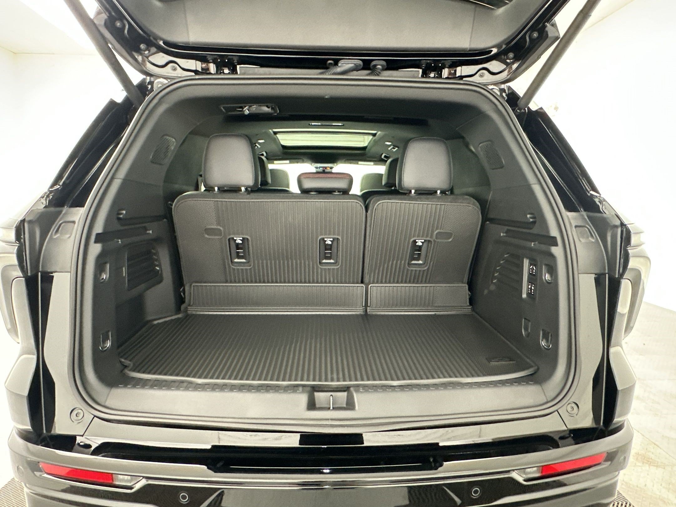 Certified 2026 Chevrolet Traverse RS w/ LPO, Floor Liner Package AWD/4WD image 25