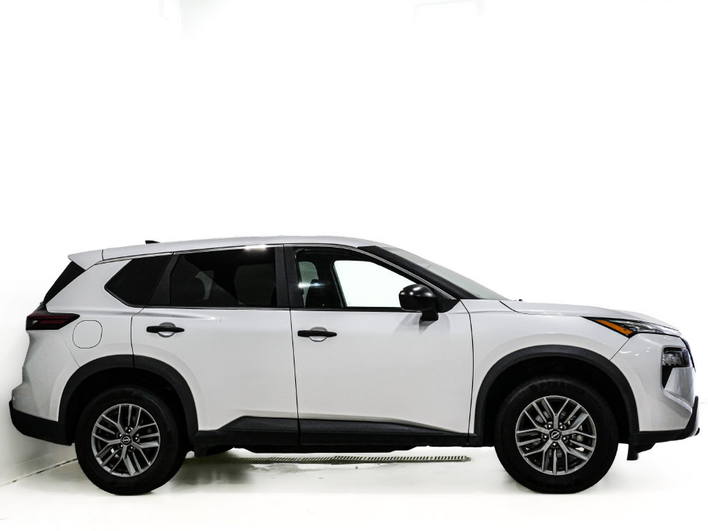Used 2024 Nissan Rogue S FWD image 4