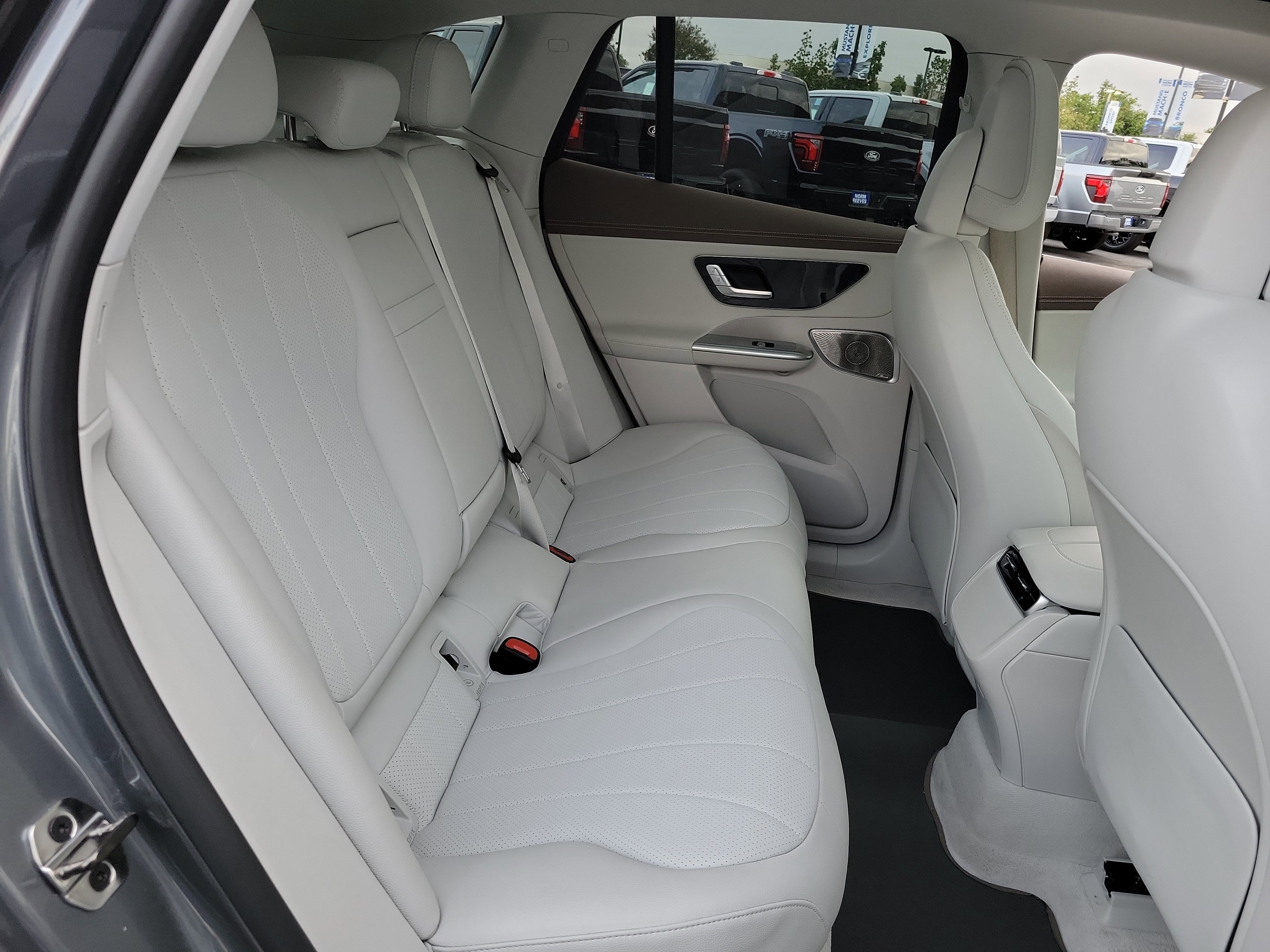 Used 2023 Mercedes-Benz EQE 350+ 4MATIC SUV w/ AMG Line Exterior Package image 26