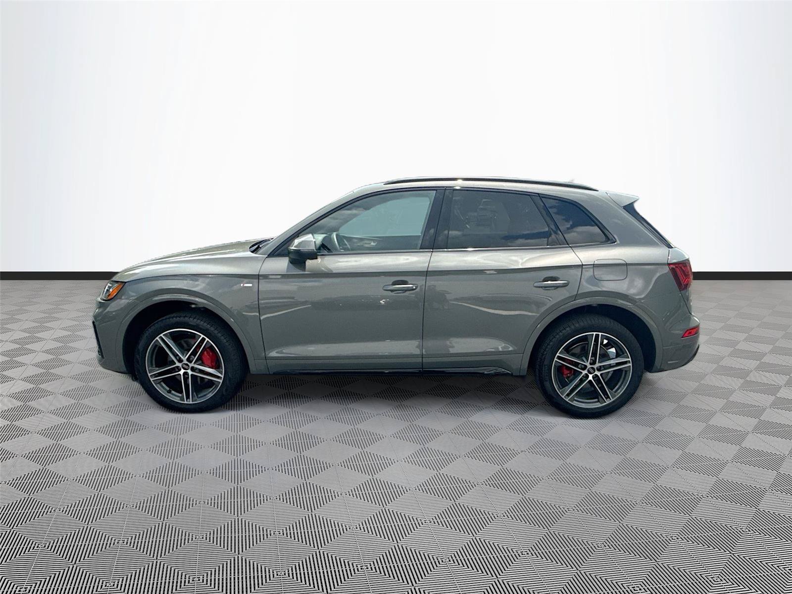 Certified 2025 Audi Q5 e Premium Plus w/ Premium Plus Package AWD/4WD image 4