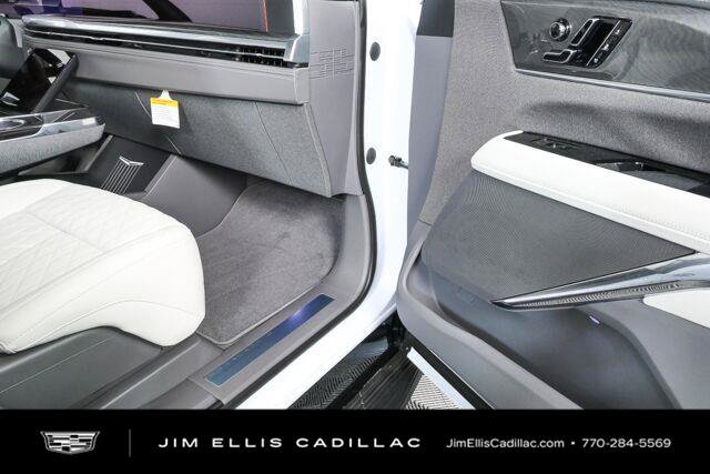 New 2026 Cadillac Escalade IQL Sport 1 w/ LPO, ONYX Package AWD/4WD image 28