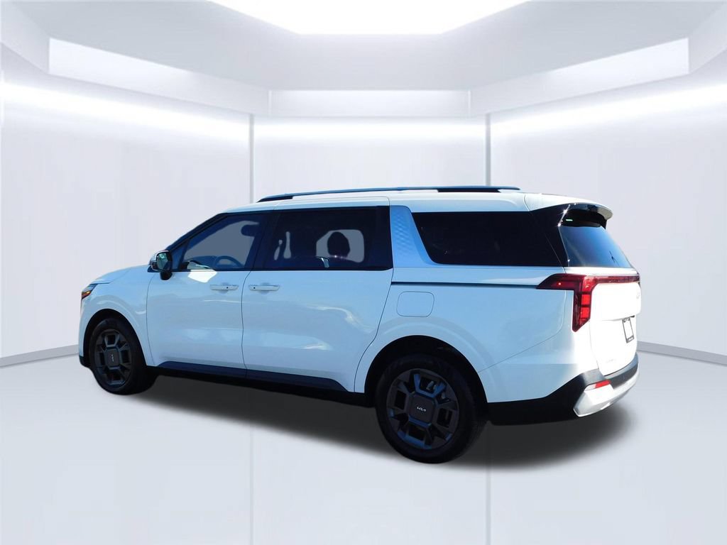 Used 2025 Kia Carnival EX FWD image 5