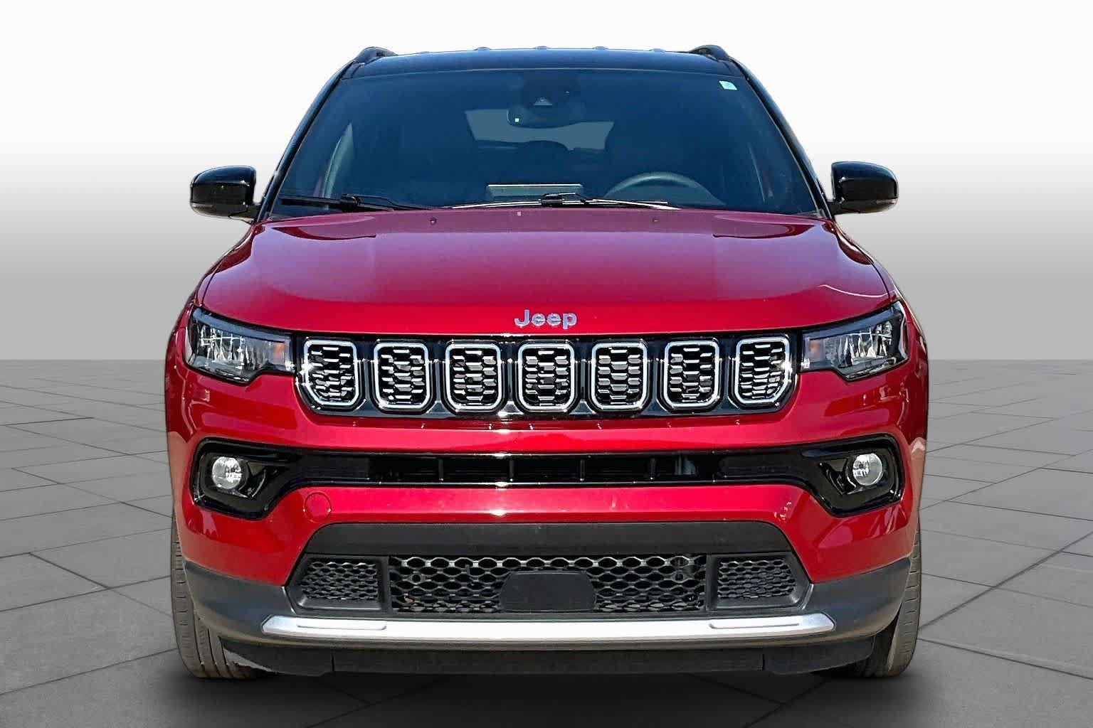 Used 2025 Jeep Compass Limited AWD/4WD image 4