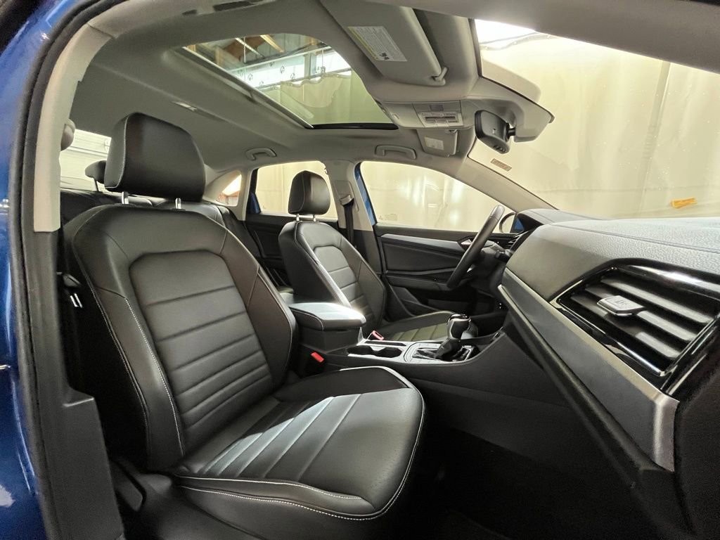 Certified 2022 Volkswagen Jetta SE image 14