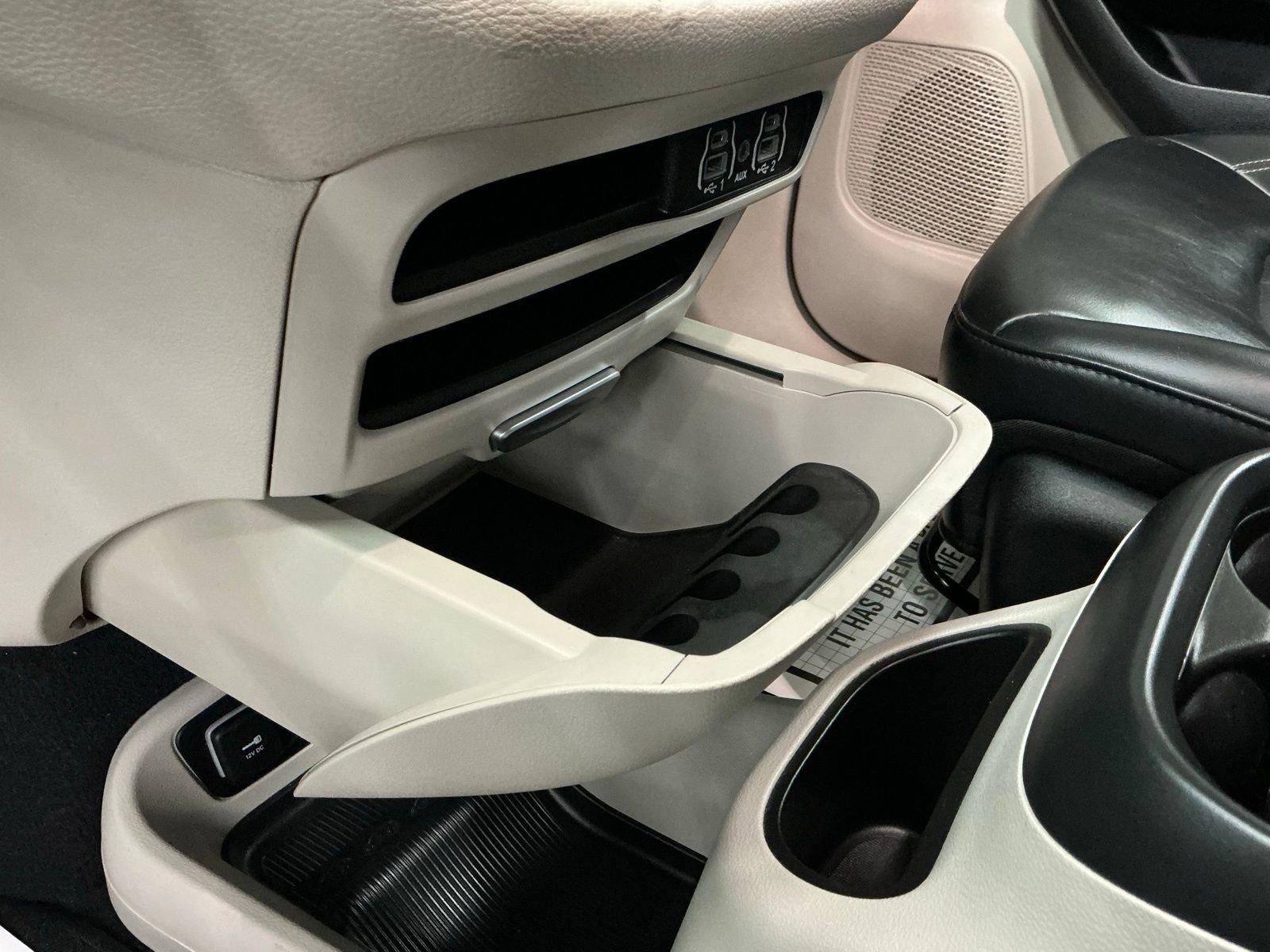 Used 2023 Chrysler Pacifica Touring-L image 34