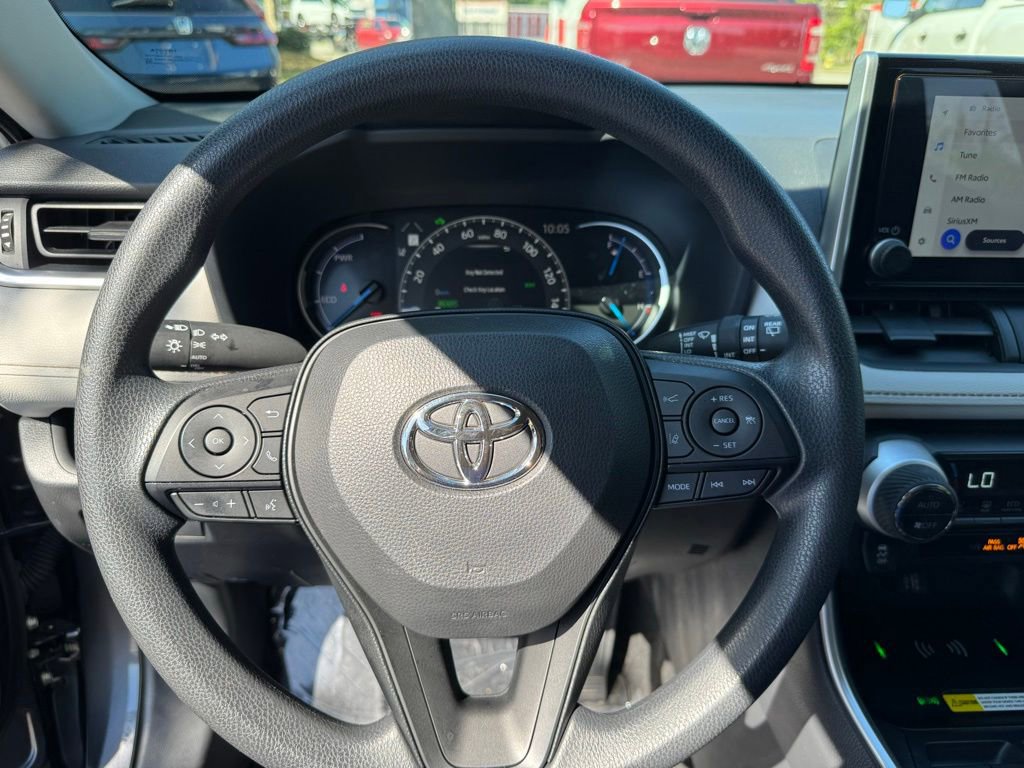 Used 2025 Toyota RAV4 XLE AWD/4WD image 19