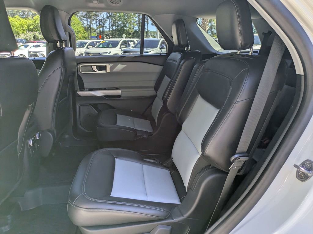Used 2024 Ford Explorer XLT w/ Equipment Group 202A RWD image 15