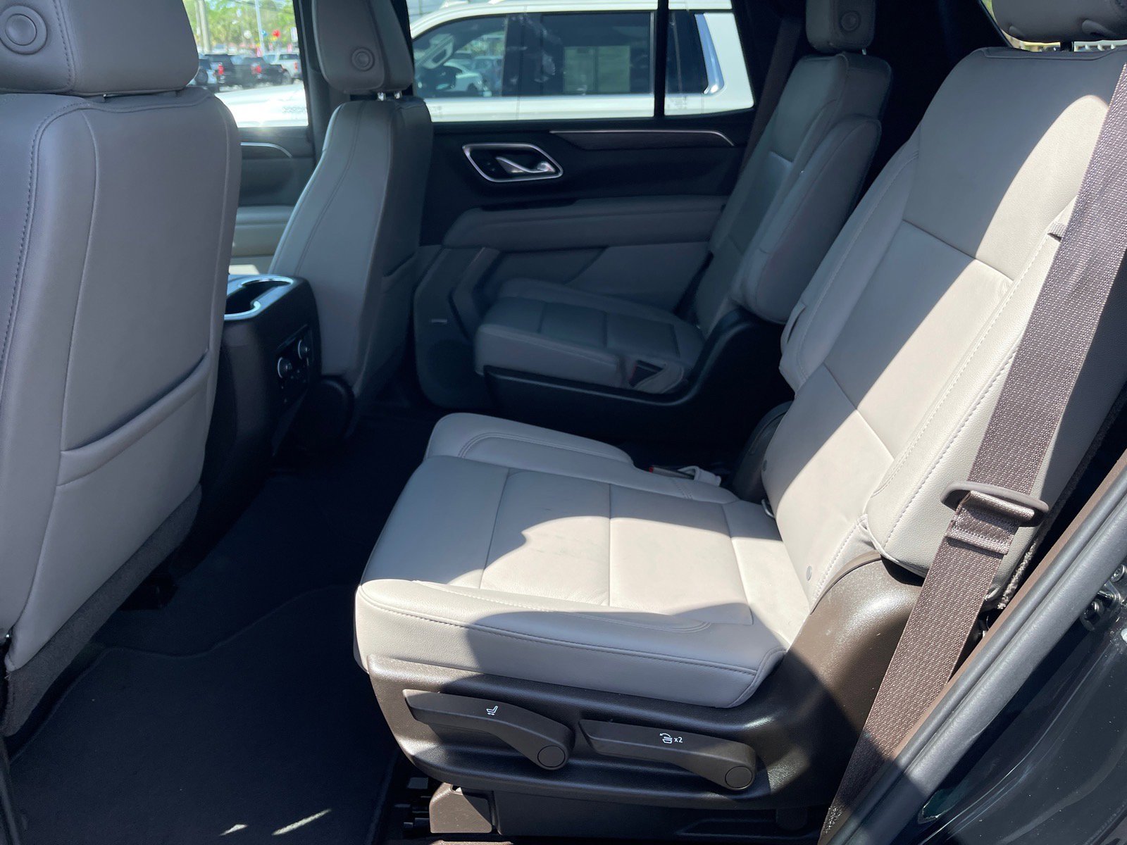 Used 2021 Chevrolet Tahoe Z71 w/ Z71 Signature Package AWD/4WD image 11