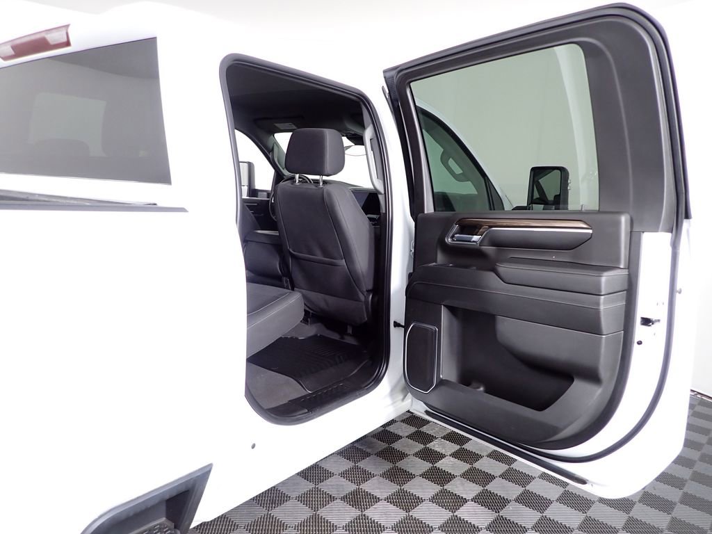 Used 2024 Chevrolet Silverado 2500 LT AWD/4WD image 33