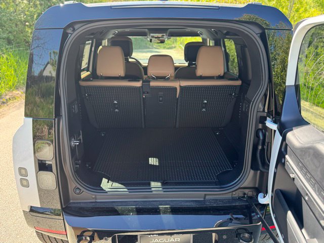 New 2026 Land Rover Defender 110 X-Dynamic SE AWD/4WD image 7