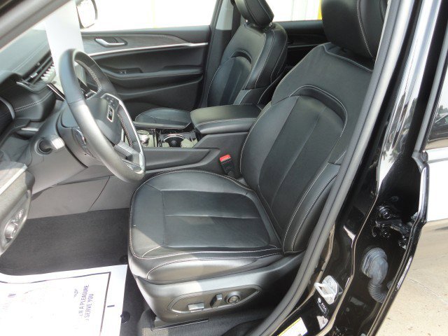 Used 2022 Jeep Grand Cherokee Limited AWD/4WD image 4